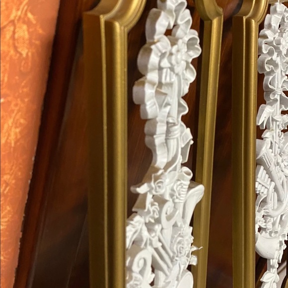 Homco Mid Cenury Modern Gold And White Hanging Plaques - Picture 7 of 7